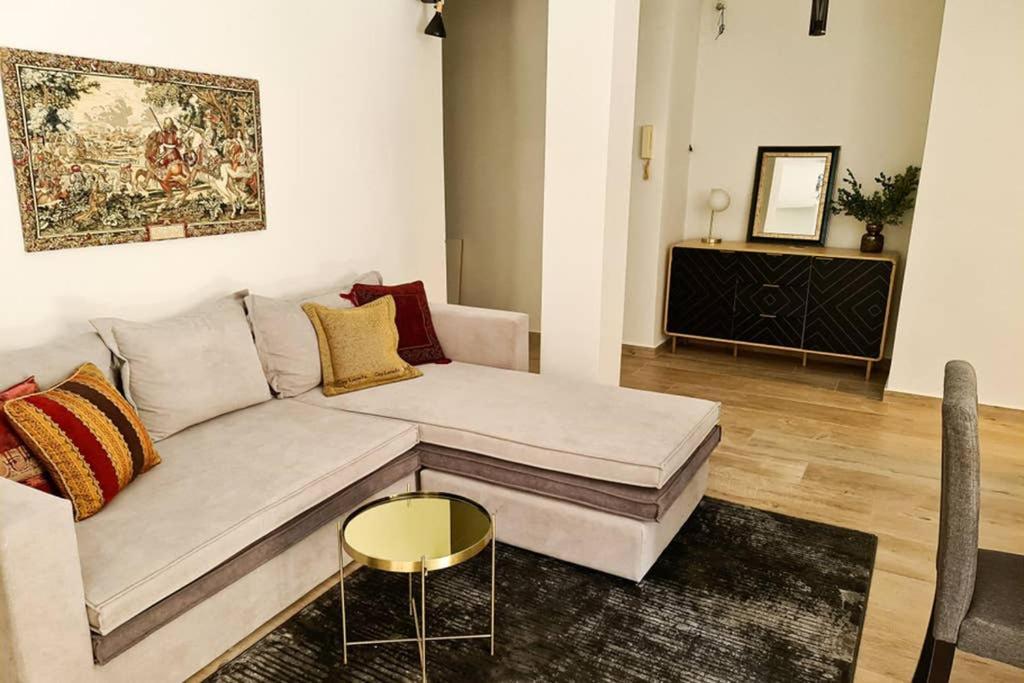 Modern Apt In The Heart Of Glyfada - Literally!! Атина Екстериор снимка