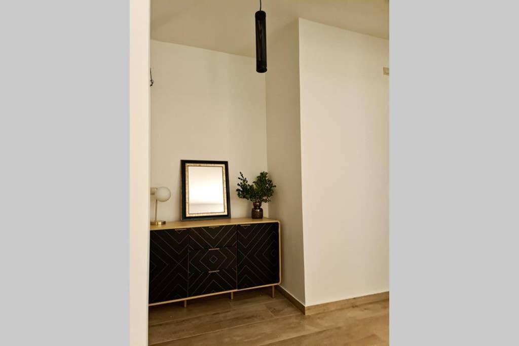 Modern Apt In The Heart Of Glyfada - Literally!! Атина Екстериор снимка